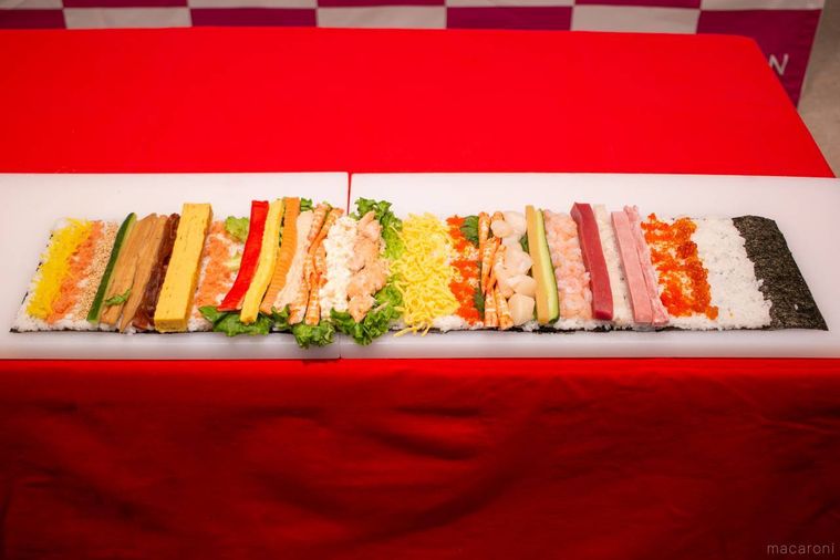 イオン26品目のごくぶと巻の具材がごはんの上に並んでいる