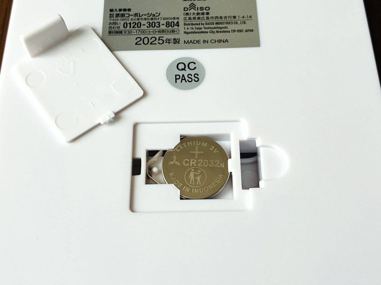 ダイソーのキッチンスケールにリチウム電池を入れたところ