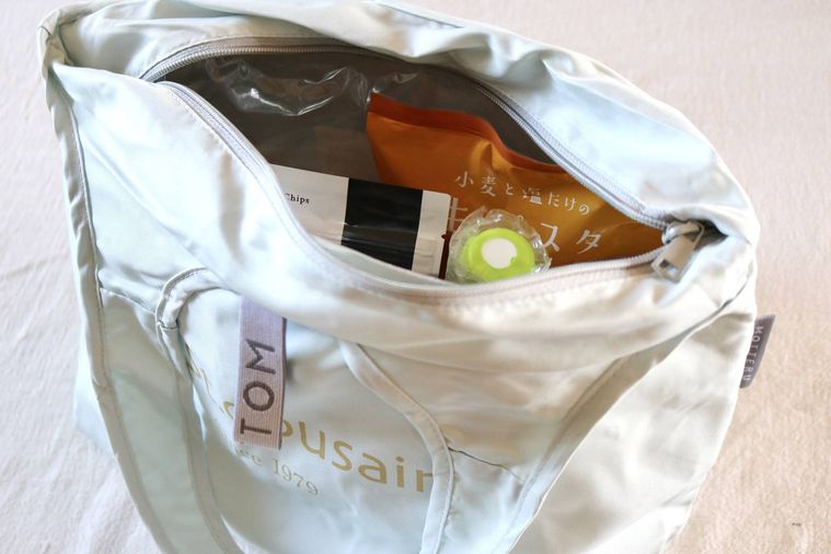 バッグの中に入っている食品