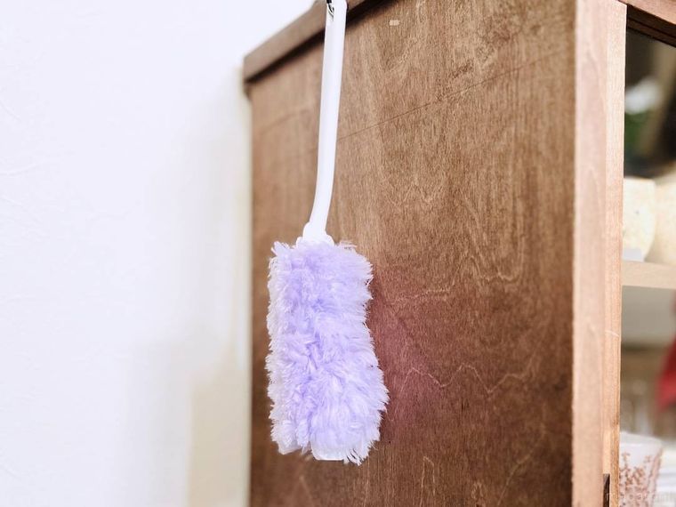 ハンディモップを棚に吊り下げた様子