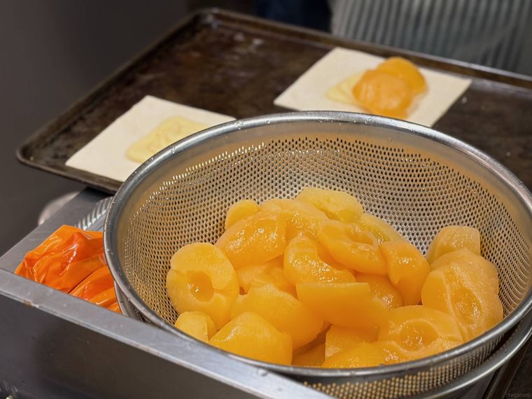 ボウルに入った蜜漬けりんご