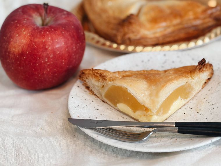 サミット手作りりんごパイの断面とりんご