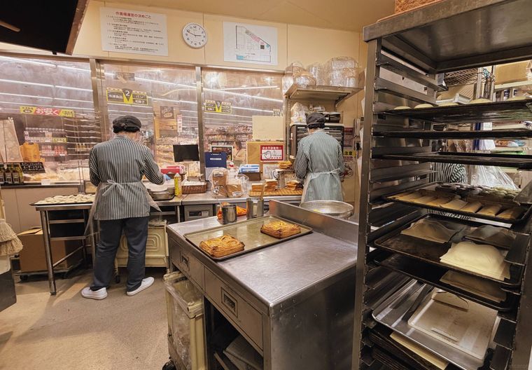 サミットのベーカリー内部