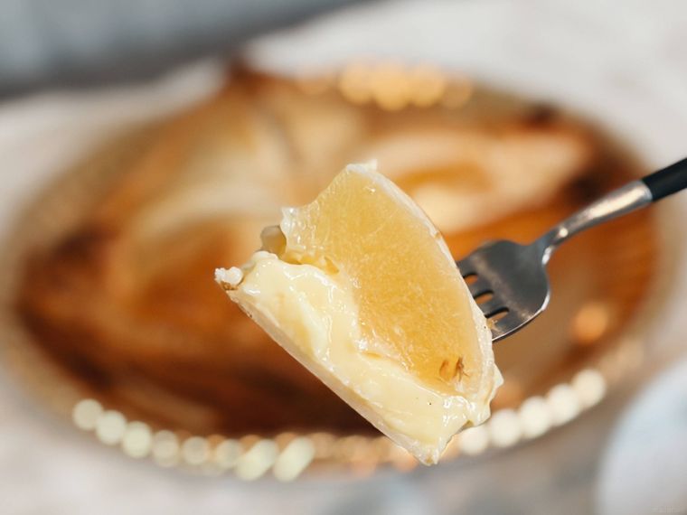 ひと口分にカットした手作りりんごパイ