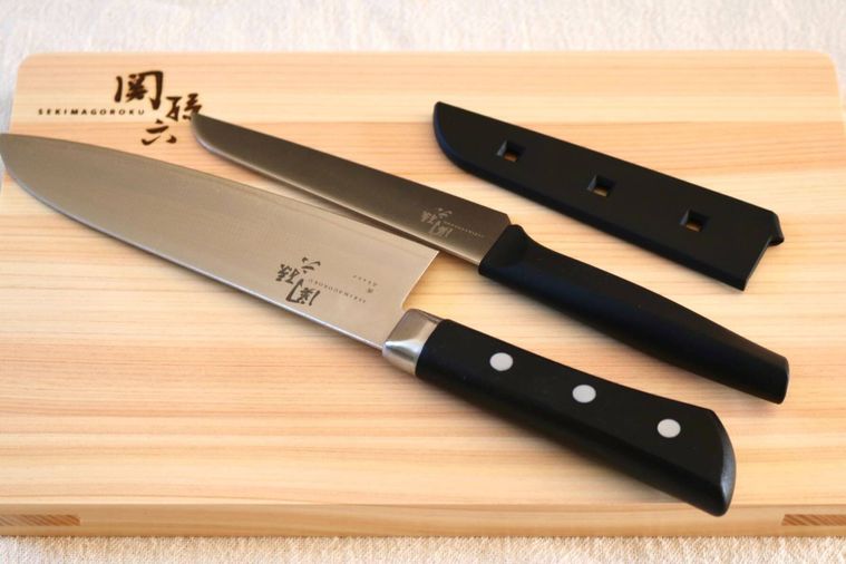 ひのきのまな板と包丁2本