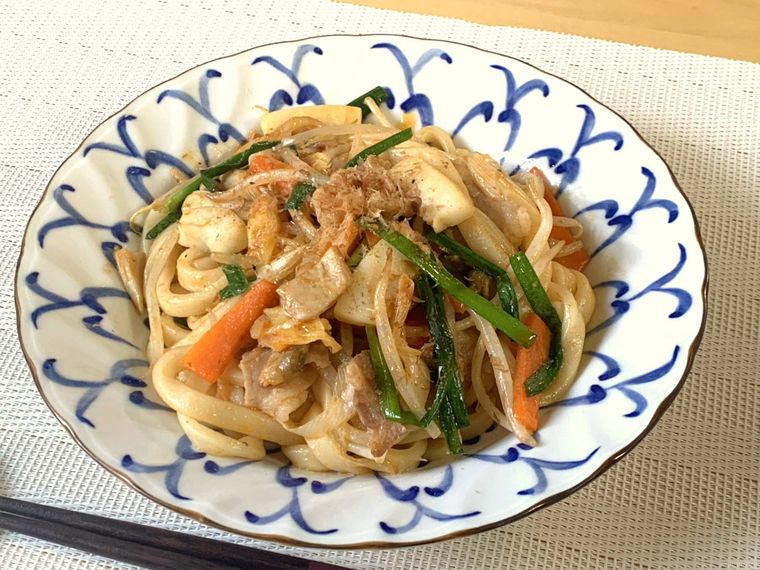 ロピアのスンドゥブチゲの素とめんつゆで味付けした焼きうどん