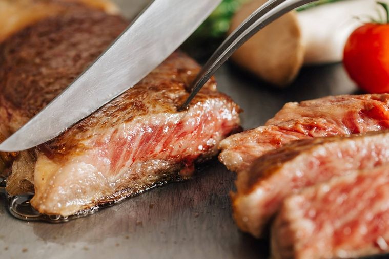 ランチ限定鉄板焼サーロインステーキ