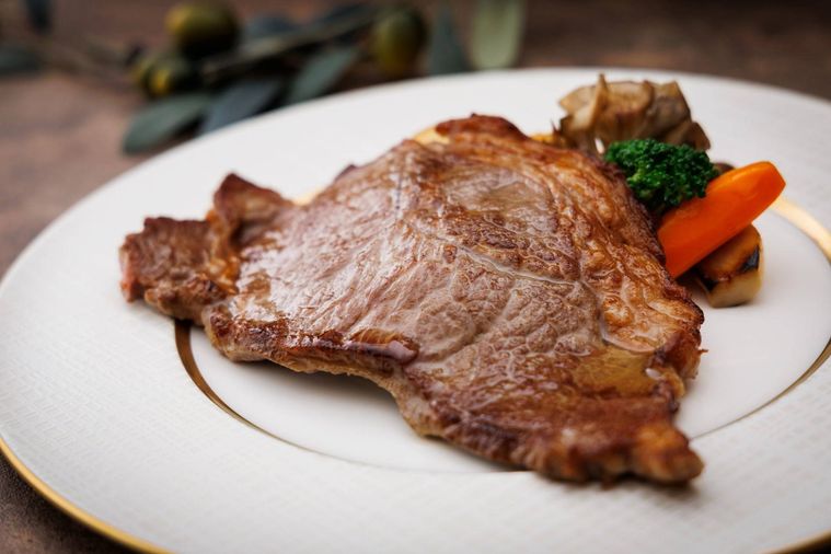 ディナー限定アンガス牛の鉄板焼サーロインステーキ