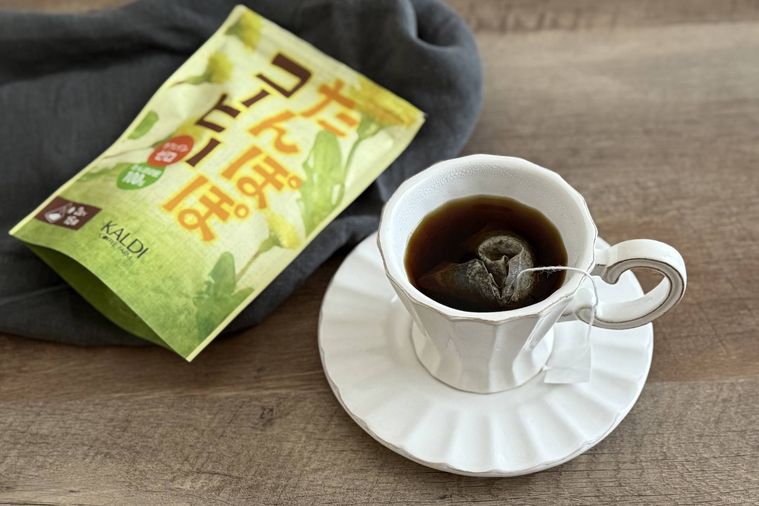 たんぽぽコーヒーのパッケージとカップ