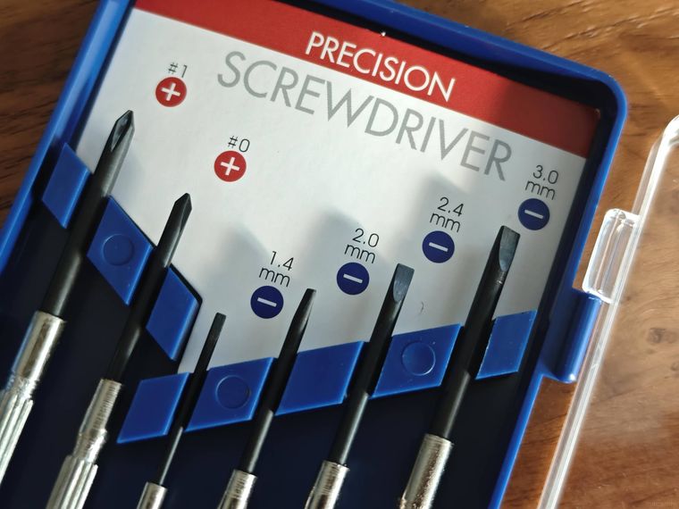 精密ドライバー大の先端をアップにした様子