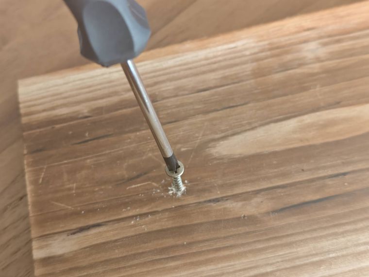 磁気付ドライバープラス1を使っている様子