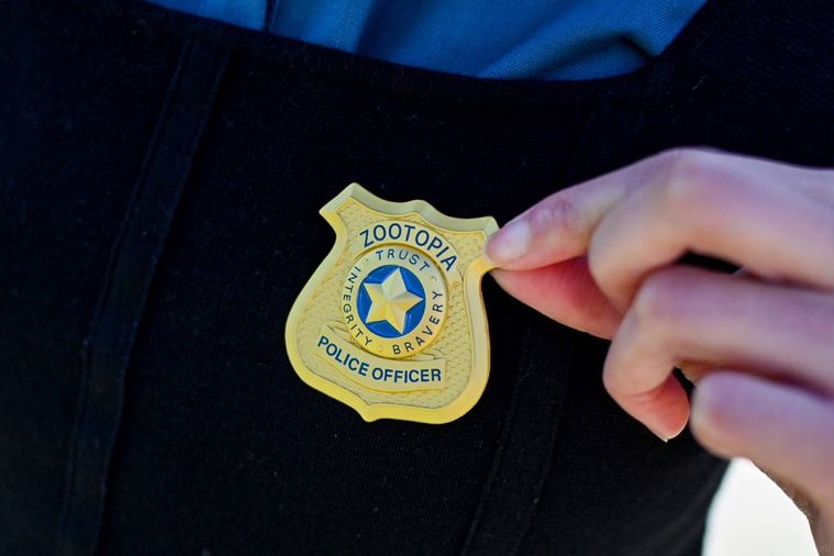 保安官バッジのアップ