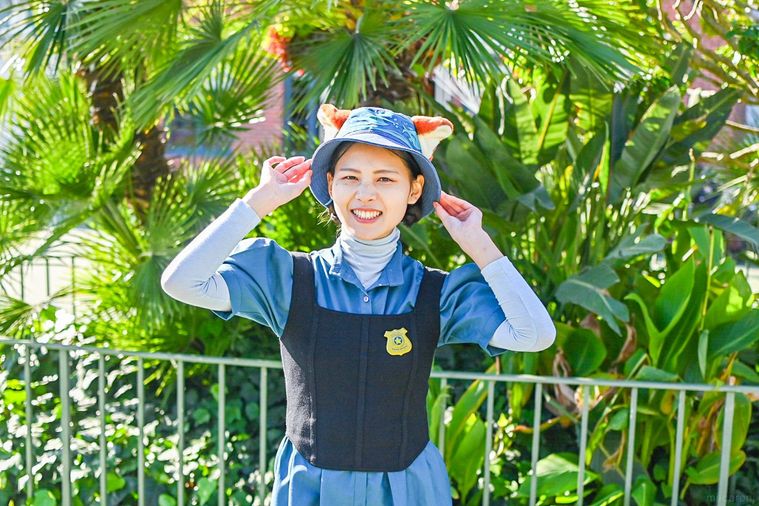 ニックの帽子をかぶっているところ