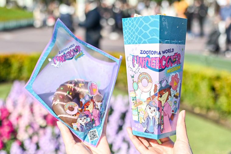 ドーナツとポップコーンのアップ