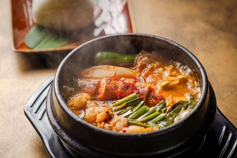 1. 味噌味の明太ホルモン鍋