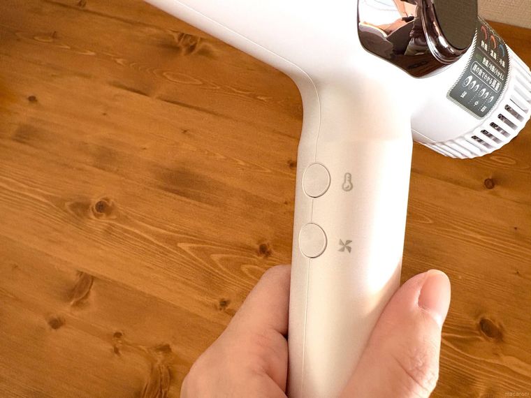 ゴリラのひとふきの温度上と風量下のボタンスイッチ