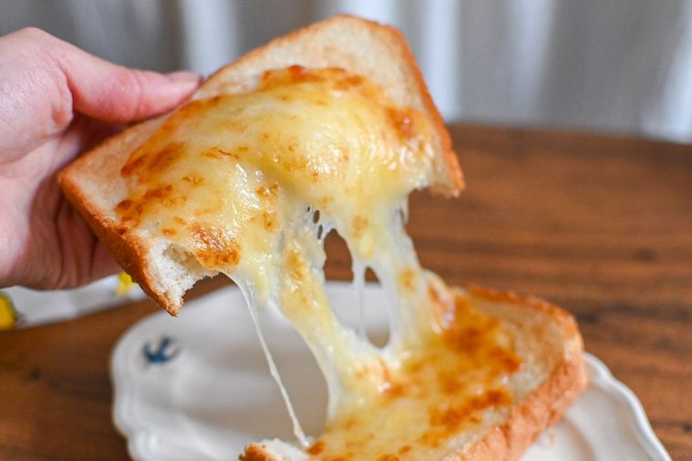 チーズトーストのアップ