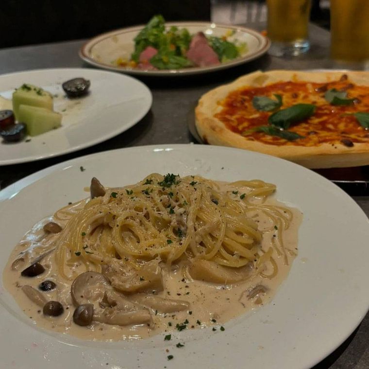 お皿に盛られた 食べ放題ゴールドコースの料理