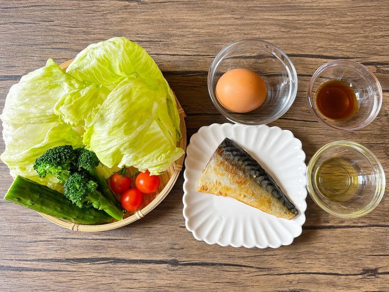 焼き鯖のサラダボウルの材料