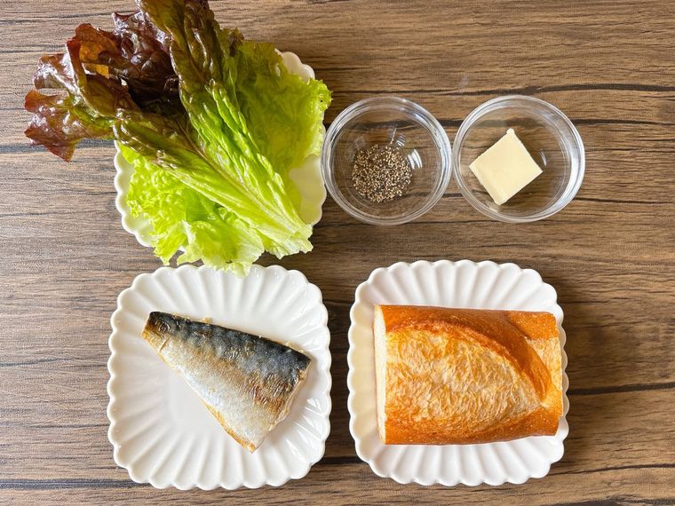 焼き鯖のバゲットサンドの材料