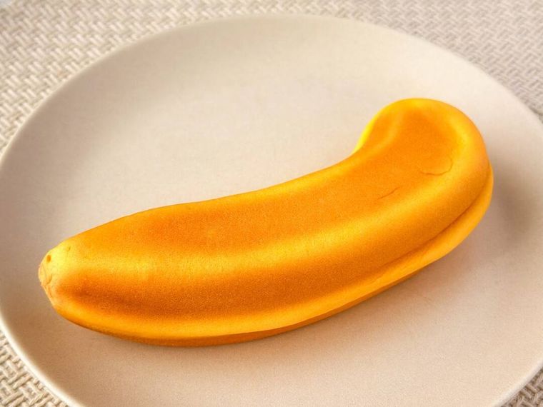 パッケージから取り出したドン・キホーテの剥けるバナナパン