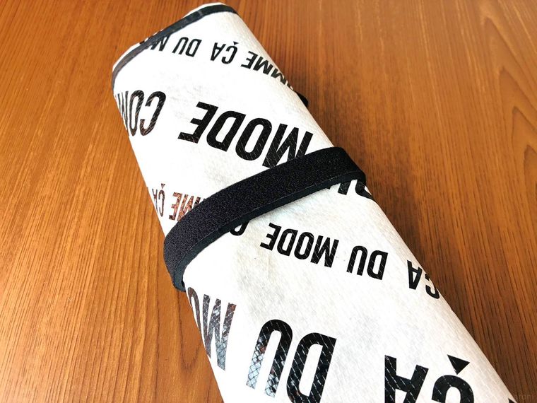 ラバーフリーバンドを取り付けたレジャーシート