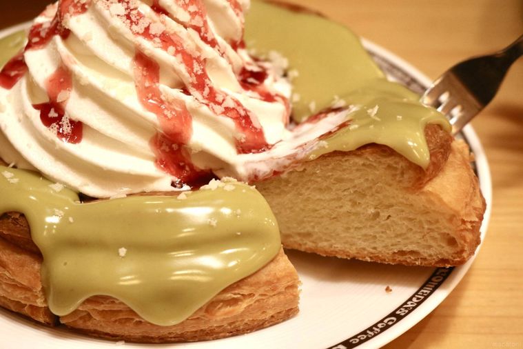 シロノワールをとっている