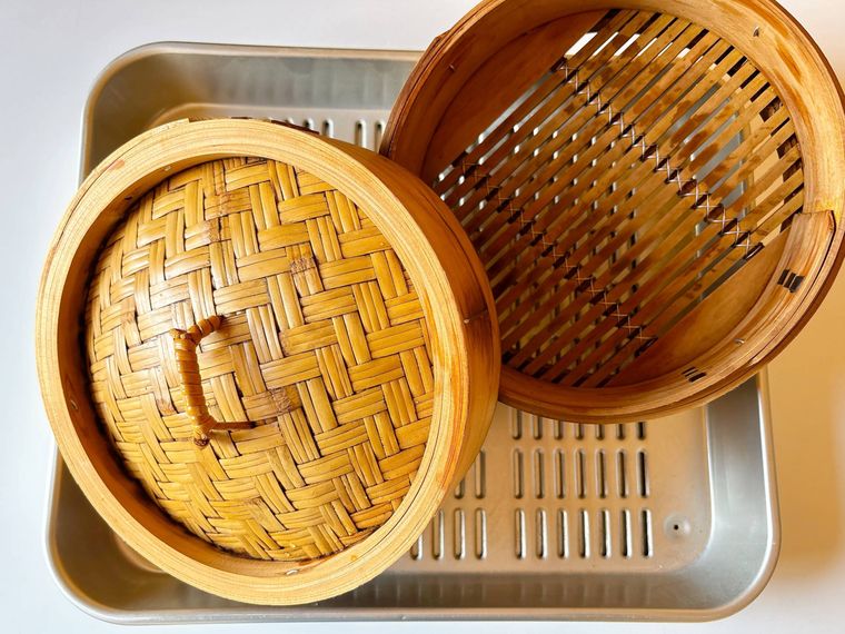 せいろを水切りトレーにのせて乾かす様子