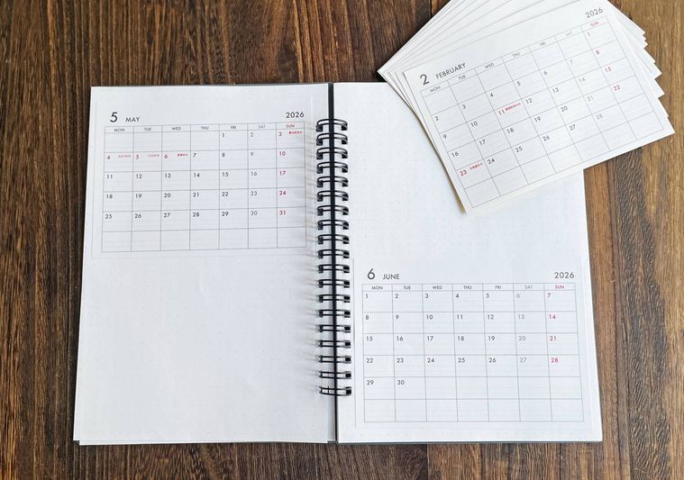 カレンダーシールを貼ったリングノート