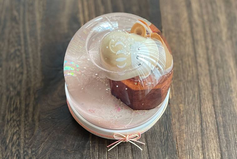 中身が浮いているスノードーム