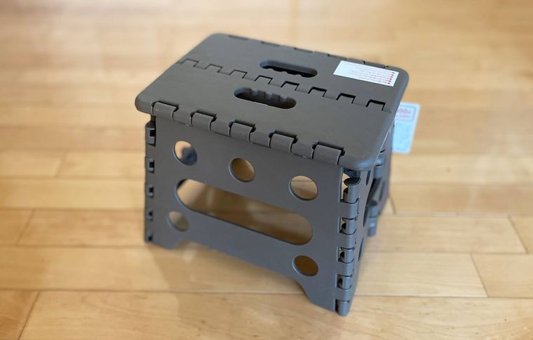 ダイソーの折りたたみイス