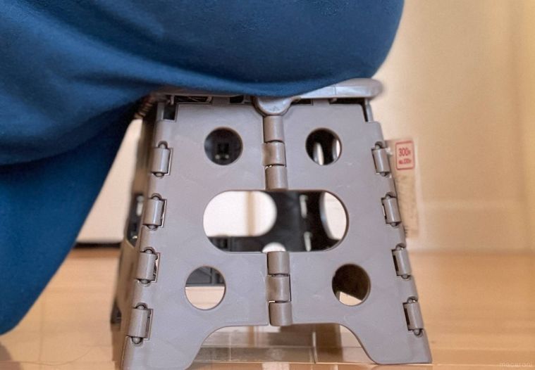 折りたたみ椅子に座っている写真