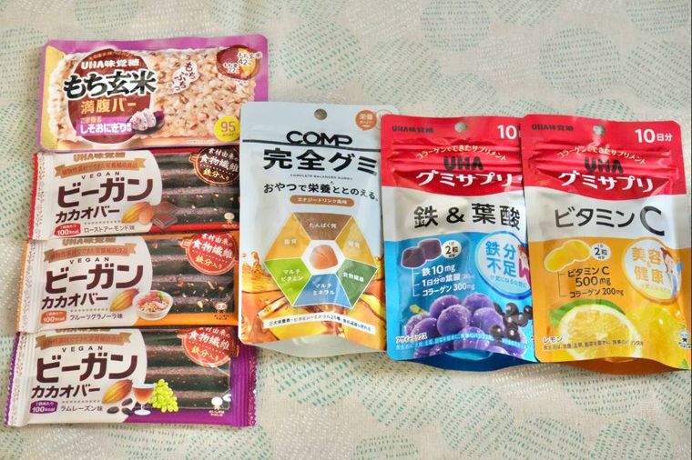 栄養価の高いチョコバーやグミサプリ