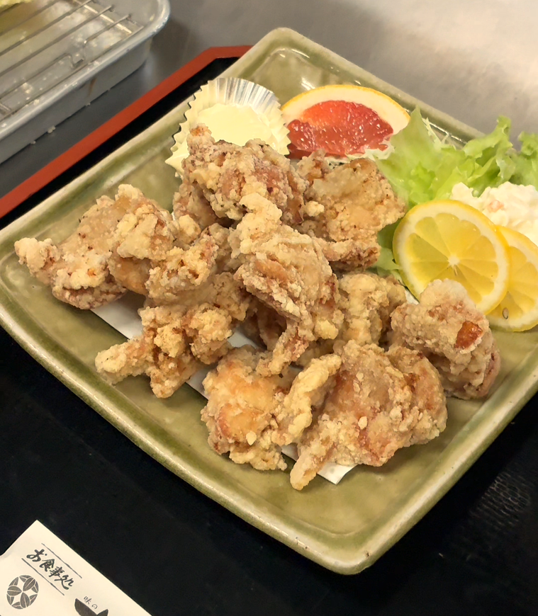 大盛りのからあげ