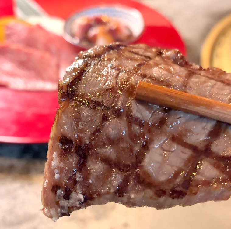 美味しそうに焼けたランプ肉