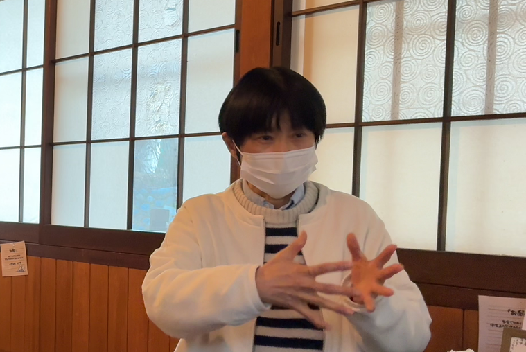 インタビューをおける長岡里枝さん