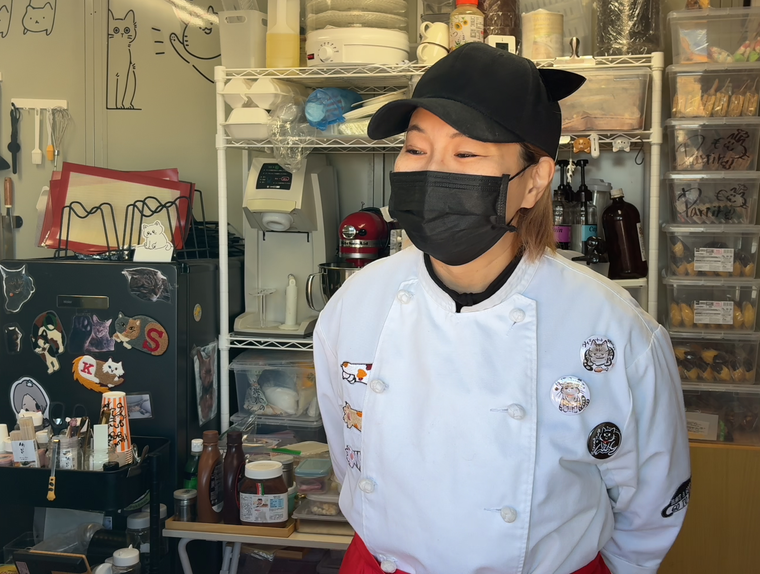 インタビューを受ける木下さん