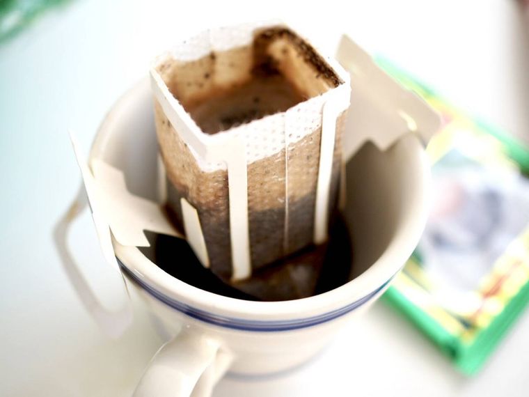 アーミーグリーンを淹れているところ