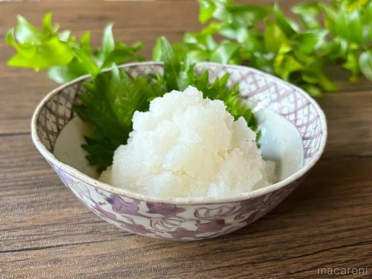 和皿に盛られた大根おろし