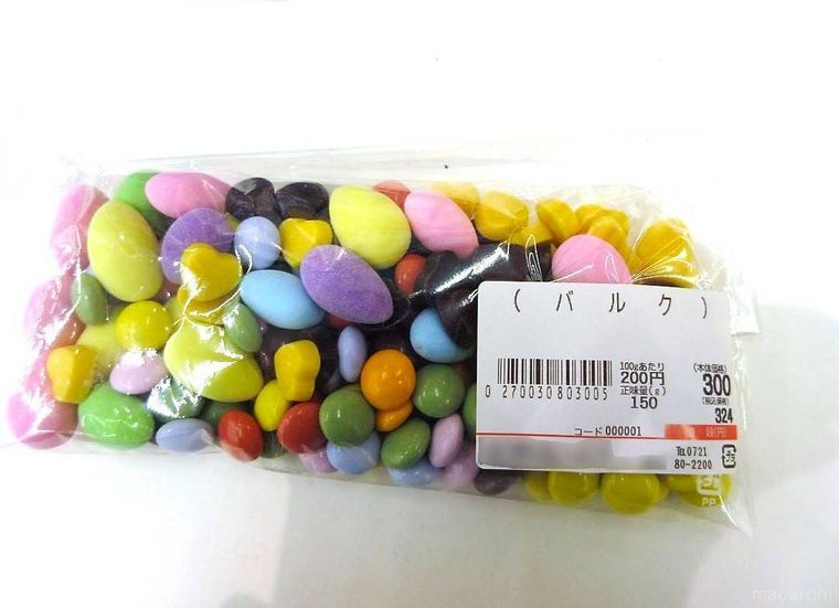 ラベルを貼ったチョコレートの袋