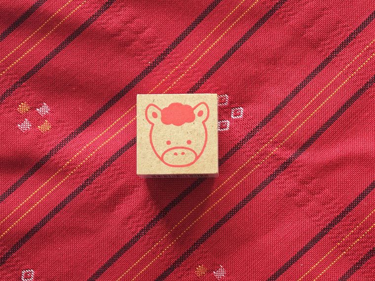 年賀スタンプ24が机の上に置いてある