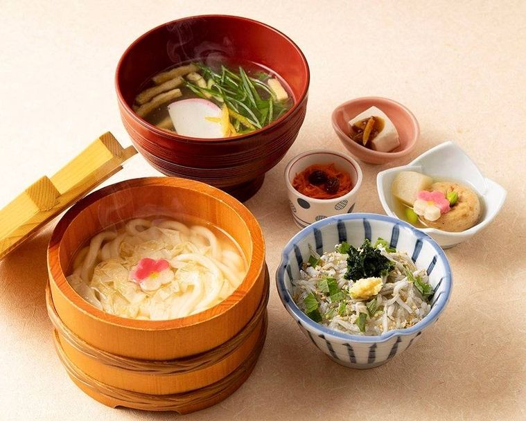 2. 湯葉入り釜揚げうどんとしらすごはん御膳