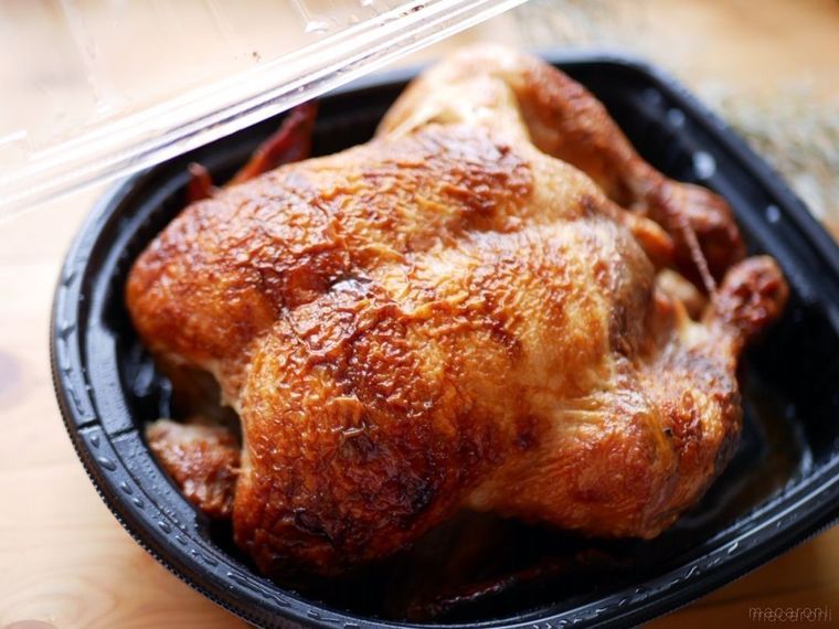 コストコのロティサリーチキンのふたを開けたところ