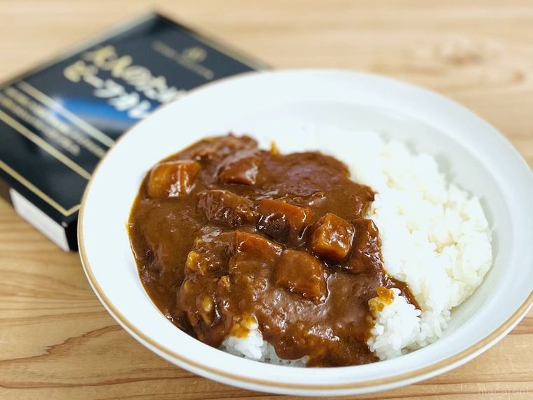 キタノセレクション 大人のためのビーフカレーをごはんにかけた様子