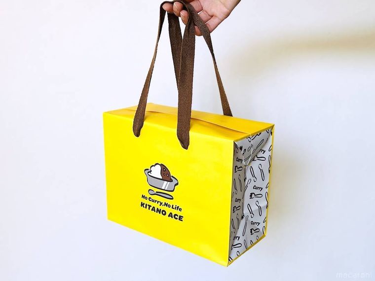 贅沢レトルトカレー福袋2026を手で持っている様子