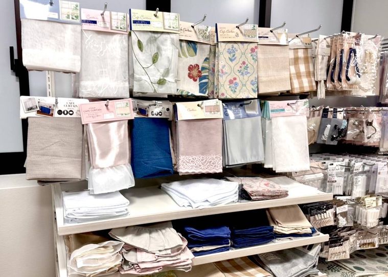 セリアのカフェカーテン売り場