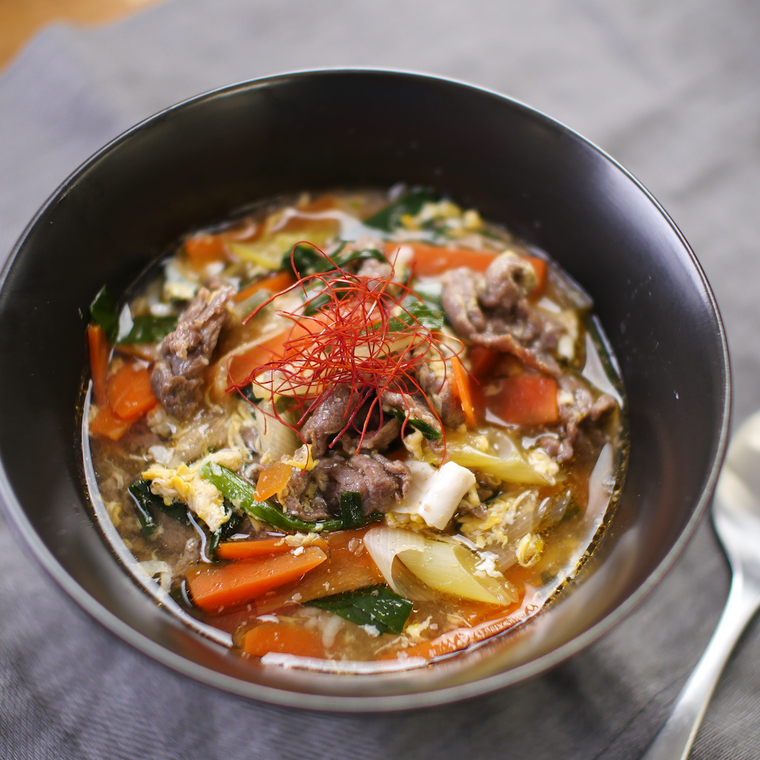 旨辛いスープがやみつき具材たっぷりカルビクッパ