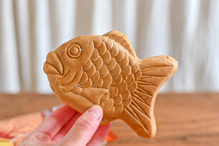 アイスを持っているところ