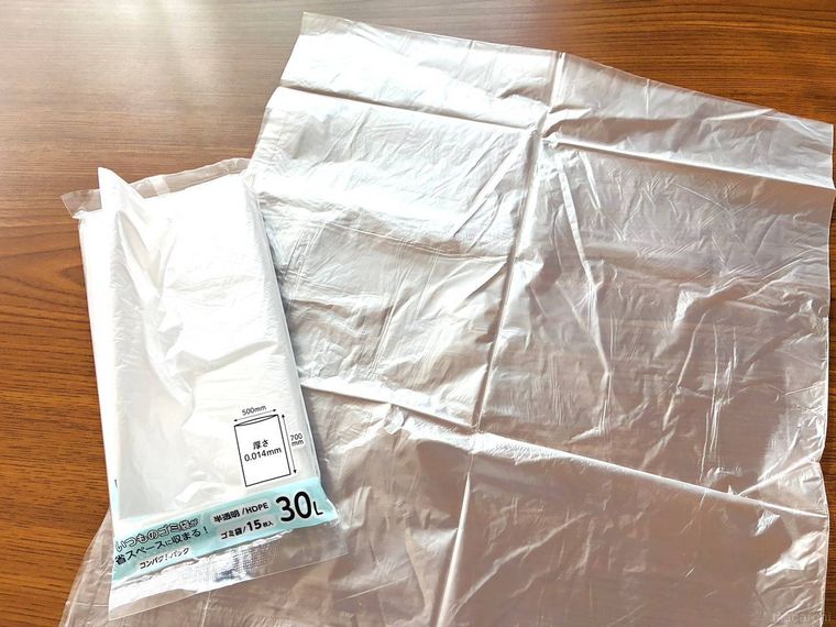 半透明ゴミ袋30Lのパッケージとゴミ袋