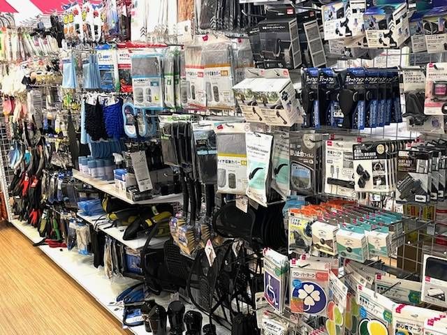 ダイソーの自転車やカー用品売り場の様子